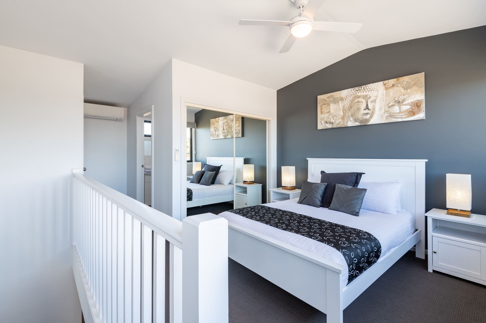 Nautilus Jervis Bay: queen bedroom ensuite in orion apartment accommodation in Huskisson