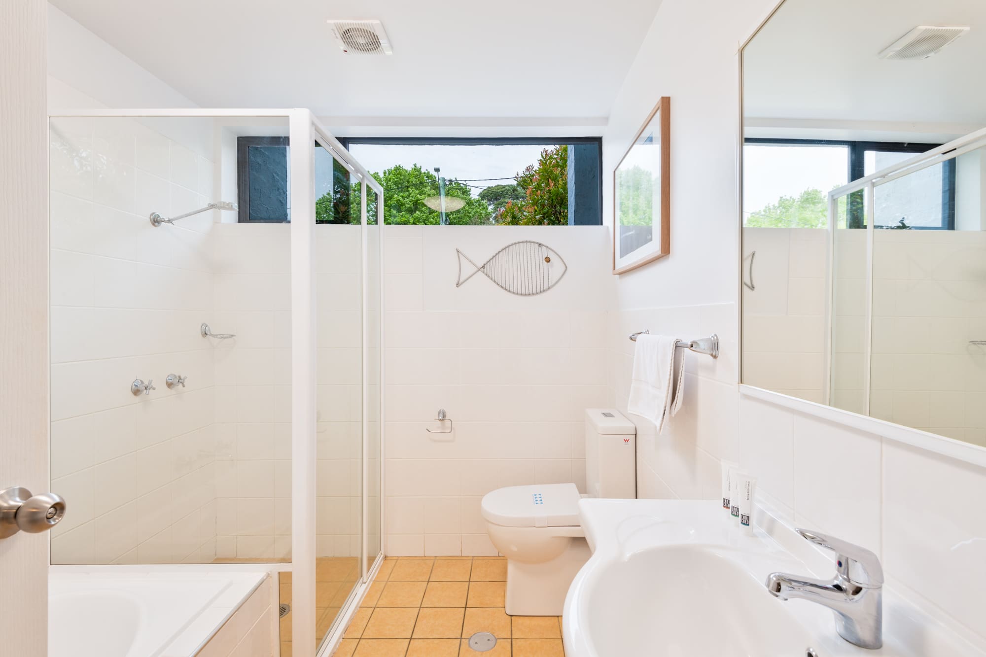 Nautilus Jervis Bay: bathroom in Orion apartment accommodation in Huskisson
