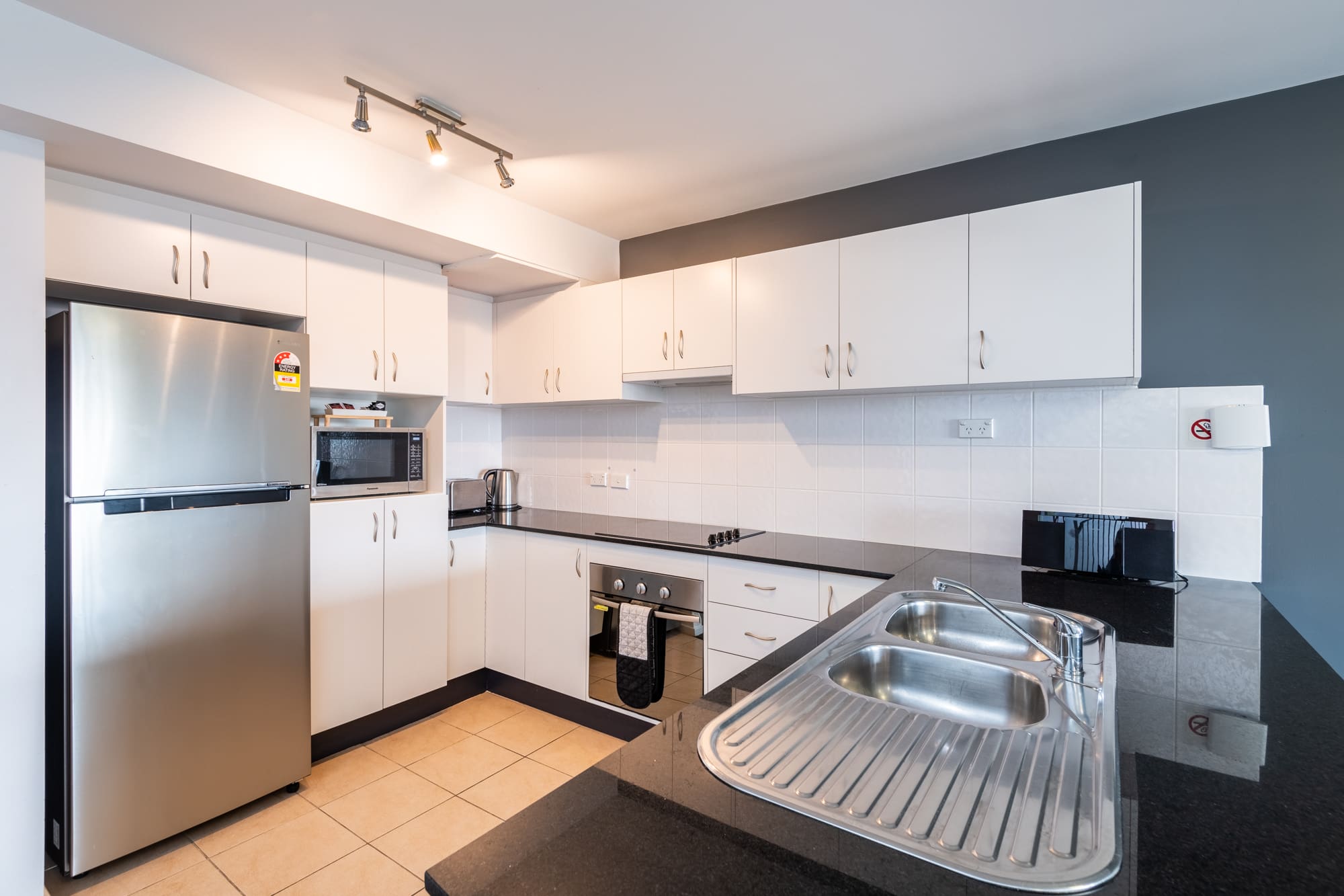 Nautilus Jervis Bay: Kitchen in summercloud apartment Huskisson holiday accommodation